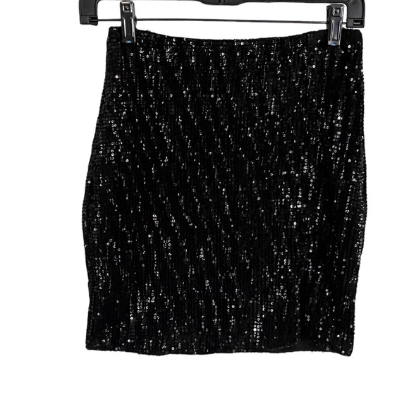 SEQUINNED MINI SKIRT BY ÉTOPHE STUDIOS - Picture 1 of 6